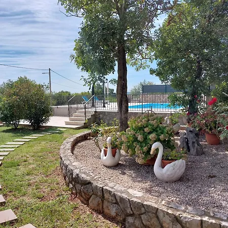 House With Private Pool Сasa de vacaciones Vrh (Krk)